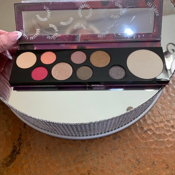 Brand New MAC Cosmetics Risk Taker Eyeshadow - Picture 2 of 4